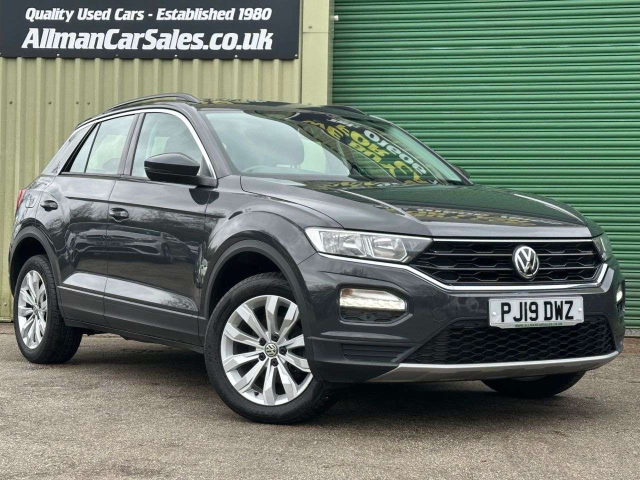 A 2019 VOLKSWAGEN T-ROC 1.6 TDI SE SUV 5dr Diesel Manual Euro 6 (s/s) (115 ps) A 2019 VOLKSWAGEN T-ROC 1.6 TDI SE SUV 5dr Diesel Manual Euro 6 (s/s) (115 ps)