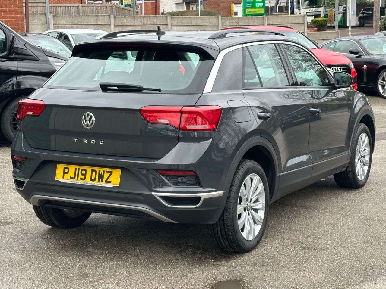 A 2019 VOLKSWAGEN T-ROC 1.6 TDI SE SUV 5dr Diesel Manual Euro 6 (s/s) (115 ps) A 2019 VOLKSWAGEN T-ROC 1.6 TDI SE SUV 5dr Diesel Manual Euro 6 (s/s) (115 ps)