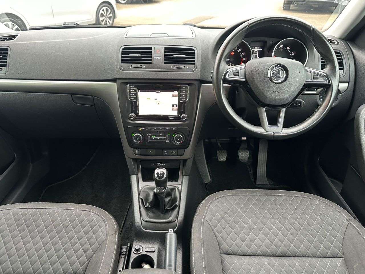 A 2017 SKODA YETI 2.0 TDI SE Drive Outdoor 5dr Diesel Manual Euro 6 (s/s) (110 ps) A 2017 SKODA YETI 2.0 TDI SE Drive Outdoor 5dr Diesel Manual Euro 6 (s/s) (110 ps)