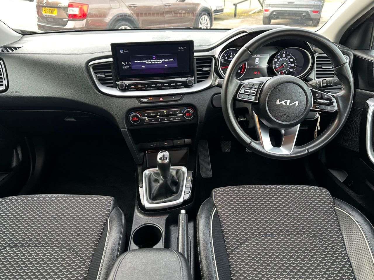 A 2022 KIA CEED 1.5 T-GDi 3 Hatchback 5dr Petrol Manual Euro 6 (s/s) (158 bhp) 2 OWNER FULL A 2022 KIA CEED 1.5 T-GDi 3 Hatchback 5dr Petrol Manual Euro 6 (s/s) (158 bhp) 2 OWNER FULL