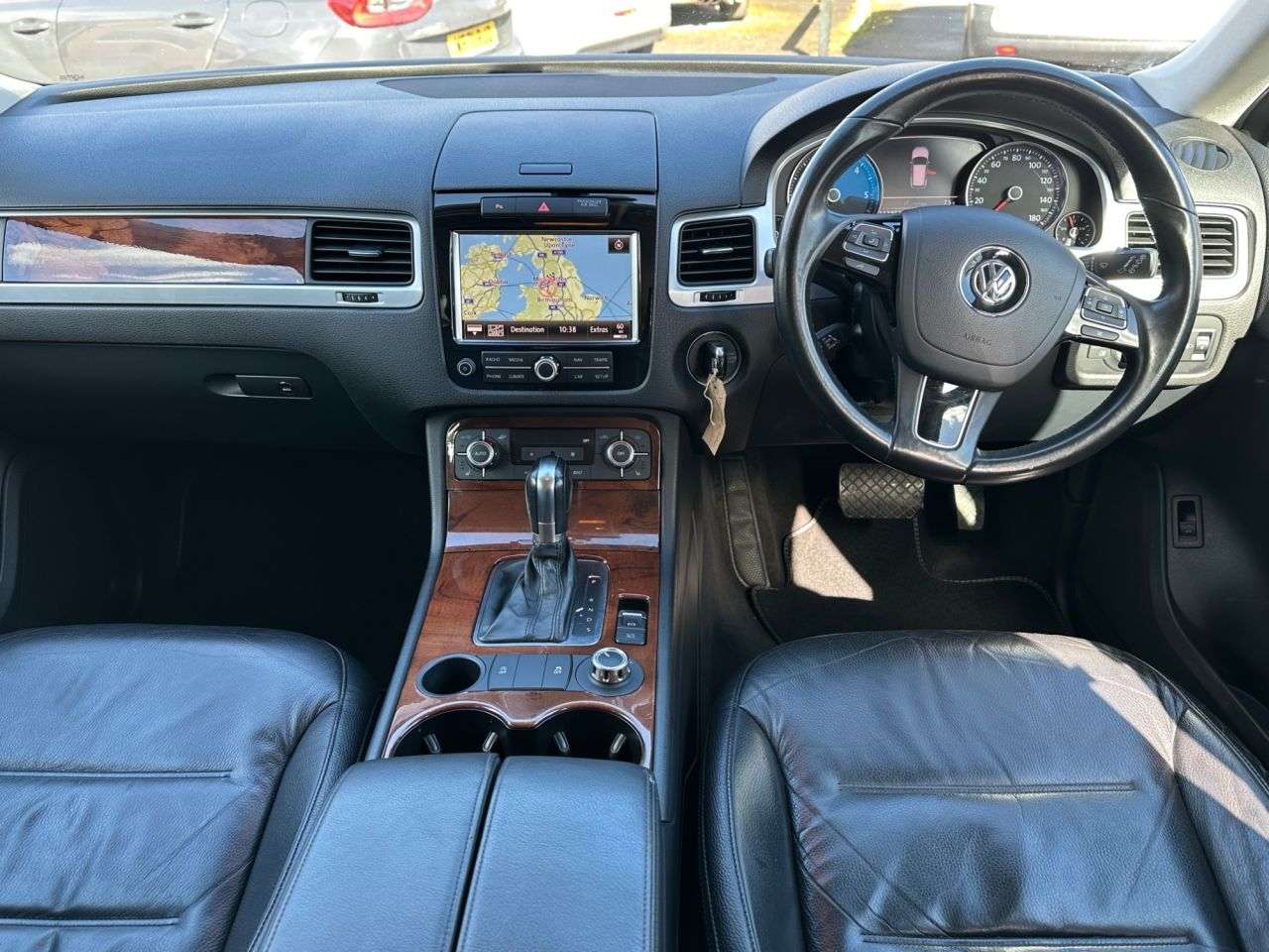 A 2011 VOLKSWAGEN TOUAREG 3.0 TDI V6 BlueMotion Tech SE SUV 5dr Diesel Tiptronic 4WD Euro 5 (s/s) (24 A 2011 VOLKSWAGEN TOUAREG 3.0 TDI V6 BlueMotion Tech SE SUV 5dr Diesel Tiptronic 4WD Euro 5 (s/s) (24