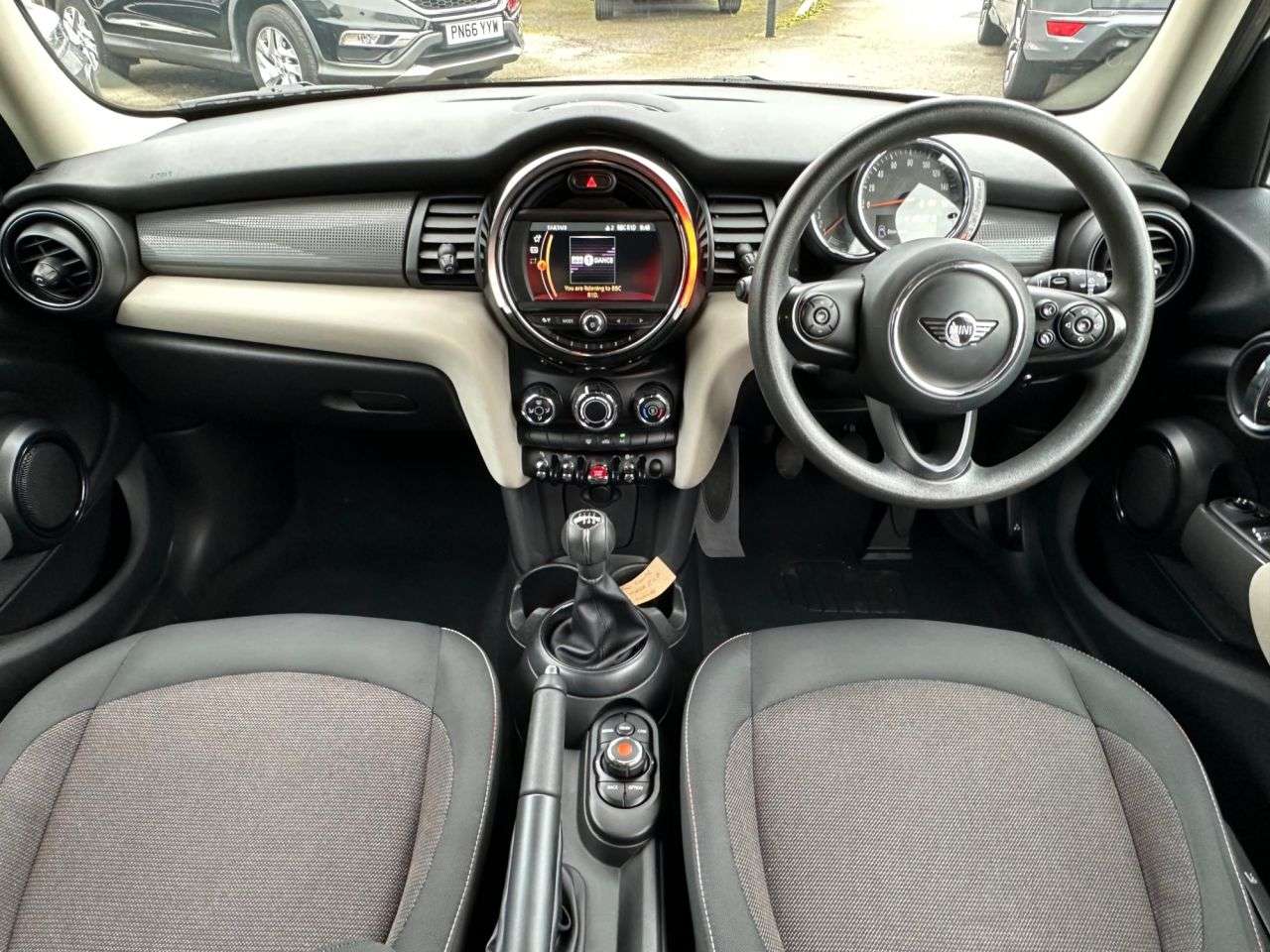 A 2018 MINI HATCH 1.5 Cooper Hatchback 5dr Petrol Manual Euro 6 (s/s) (136 ps) 1 OWNER SERVIC A 2018 MINI HATCH 1.5 Cooper Hatchback 5dr Petrol Manual Euro 6 (s/s) (136 ps) 1 OWNER SERVIC