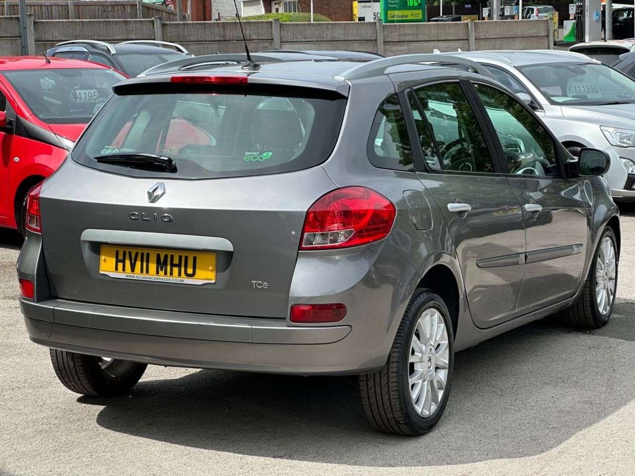 A 2011 RENAULT CLIO 1.2 TCe Dynamique TomTom Sport Tourer 5dr Petrol Manual Euro 5 (100 ps) 3 O A 2011 RENAULT CLIO 1.2 TCe Dynamique TomTom Sport Tourer 5dr Petrol Manual Euro 5 (100 ps) 3 O