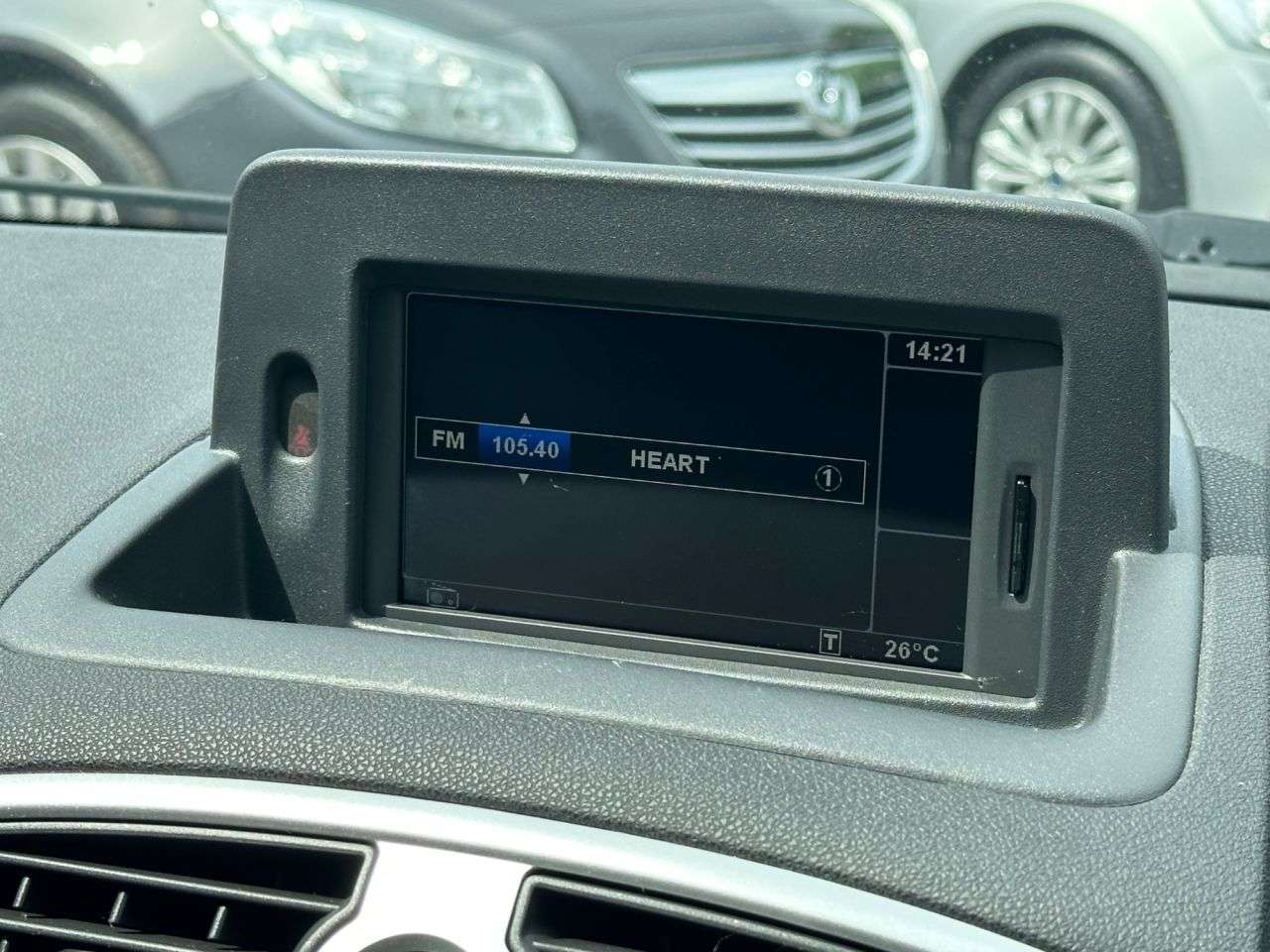 2011 RENAULT CLIO 2011 RENAULT CLIO
