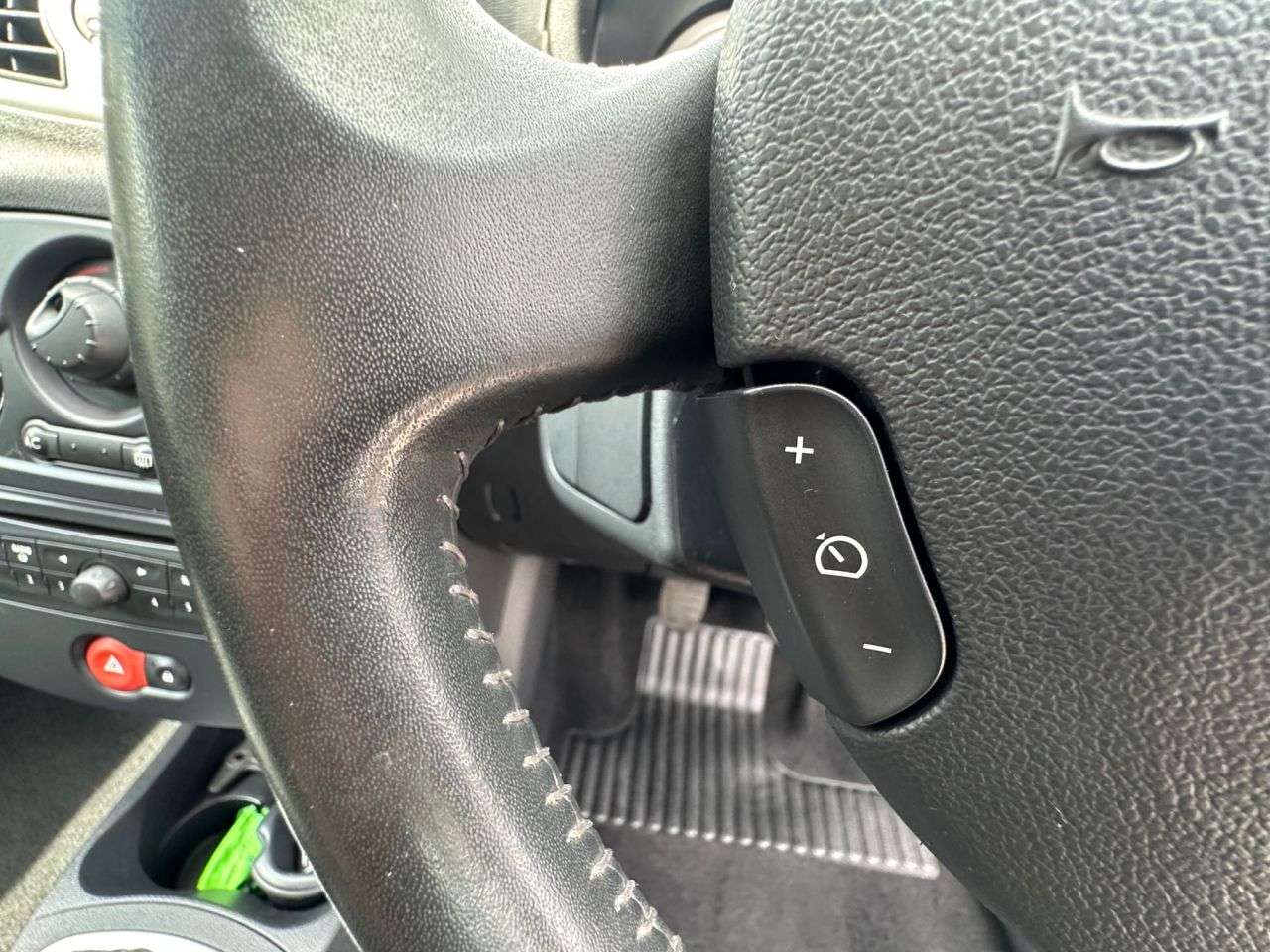 2011 RENAULT CLIO 2011 RENAULT CLIO
