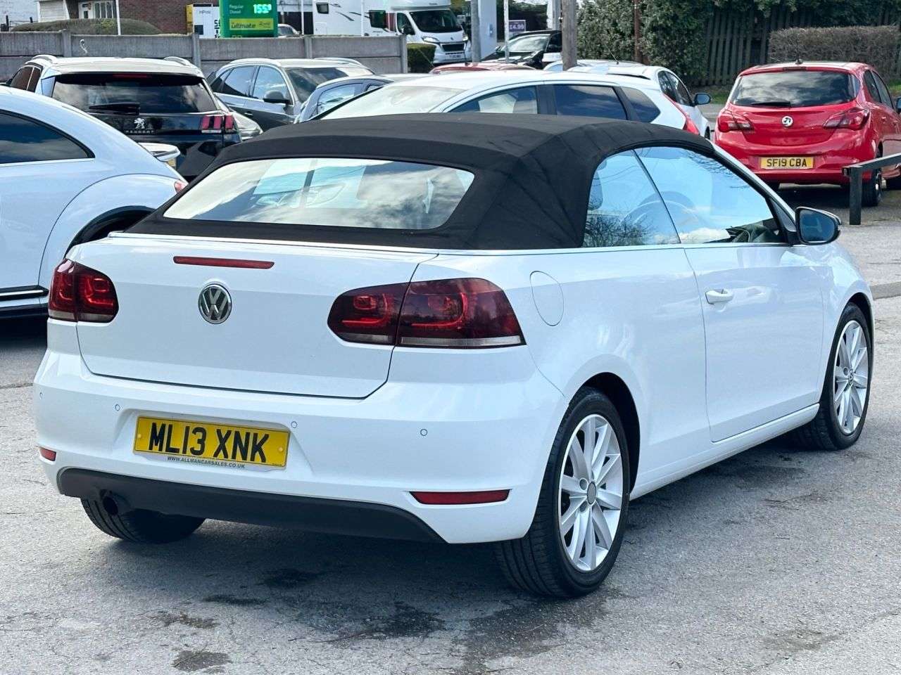A 2013 VOLKSWAGEN GOLF 1.6 TDI BlueMotion Tech SE Cabriolet 2dr Diesel Manual Euro 5 (s/s) (105 ps A 2013 VOLKSWAGEN GOLF 1.6 TDI BlueMotion Tech SE Cabriolet 2dr Diesel Manual Euro 5 (s/s) (105 ps
