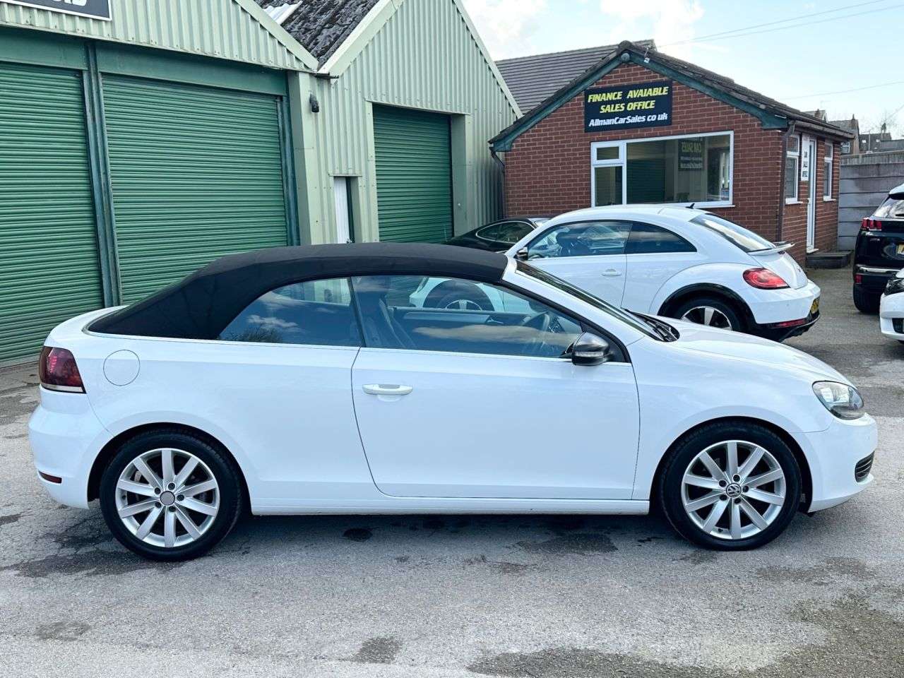 A 2013 VOLKSWAGEN GOLF 1.6 TDI BlueMotion Tech SE Cabriolet 2dr Diesel Manual Euro 5 (s/s) (105 ps A 2013 VOLKSWAGEN GOLF 1.6 TDI BlueMotion Tech SE Cabriolet 2dr Diesel Manual Euro 5 (s/s) (105 ps