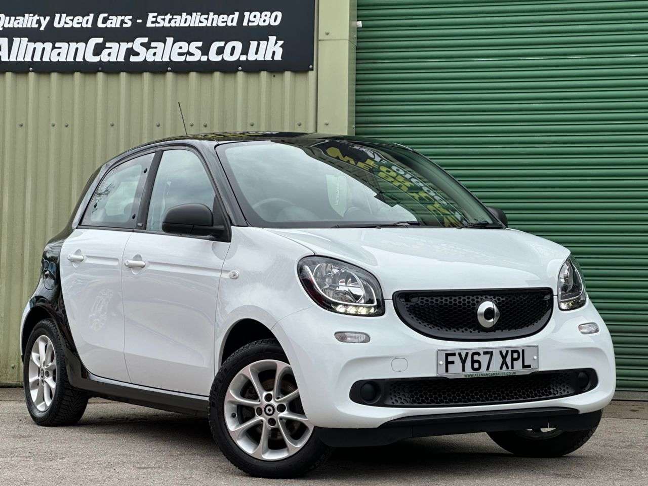 A 2017 SMART FORFOUR 1.0 Passion Hatchback 5dr Petrol Twinamic Euro 6 (s/s) (71 ps) LOW MILEAGE A 2017 SMART FORFOUR 1.0 Passion Hatchback 5dr Petrol Twinamic Euro 6 (s/s) (71 ps) LOW MILEAGE
