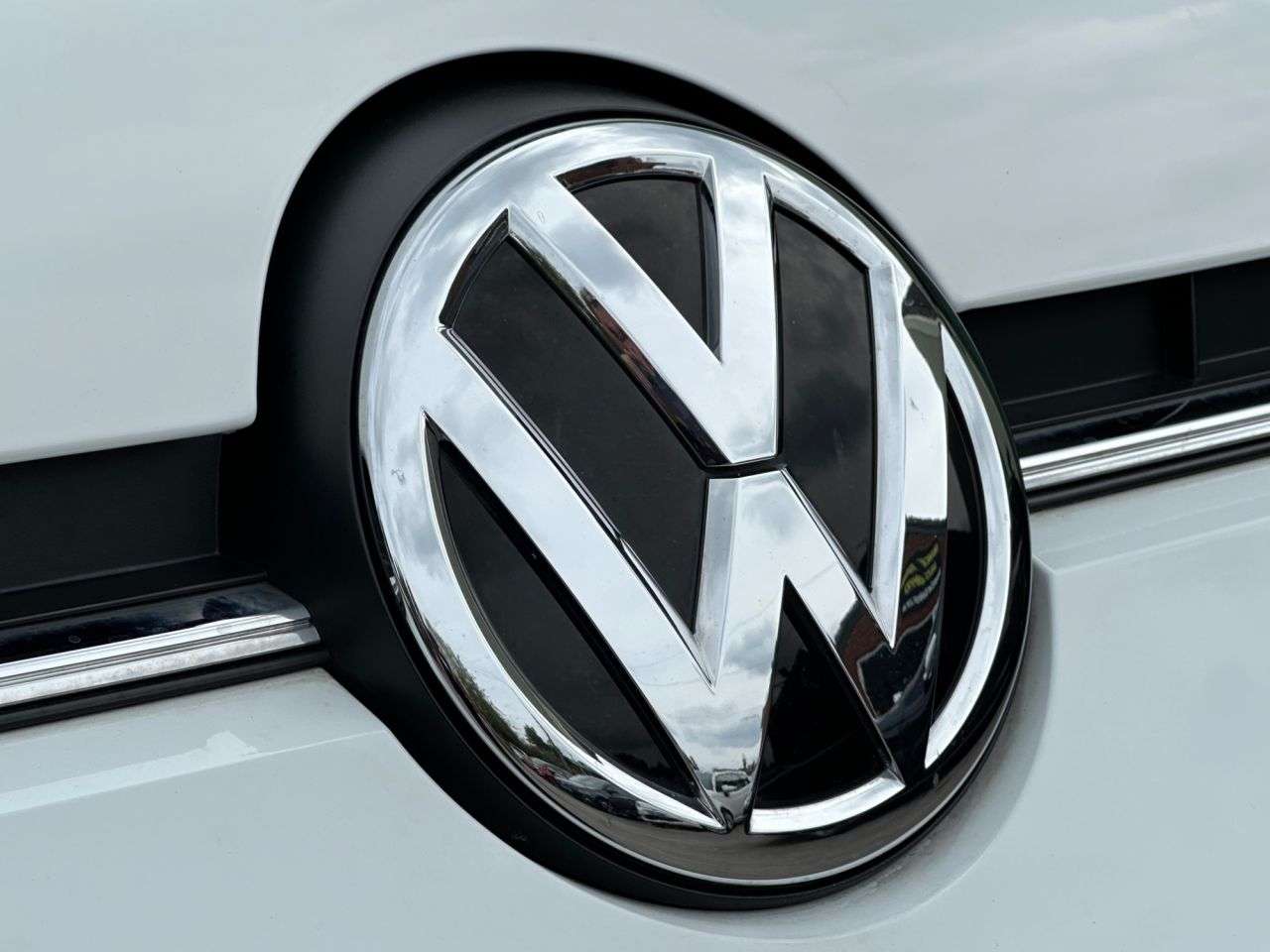 A 2018 VOLKSWAGEN UP! 1.0 BlueMotion Tech High up! Hatchback 5dr Petrol ASG Euro 6 (s/s) (75 ps) A 2018 VOLKSWAGEN UP! 1.0 BlueMotion Tech High up! Hatchback 5dr Petrol ASG Euro 6 (s/s) (75 ps)