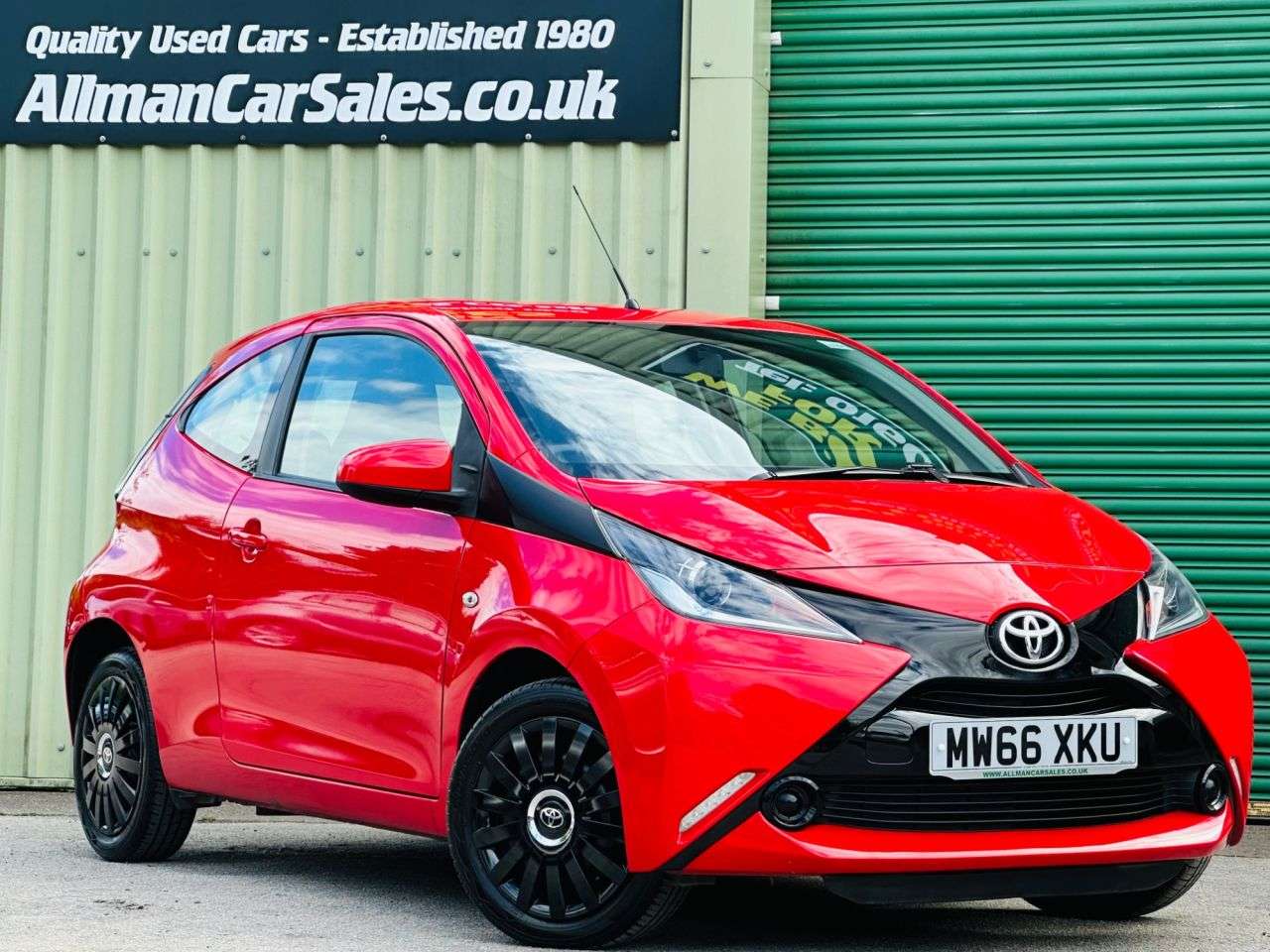A 2017 TOYOTA AYGO 1.0 VVT-i x-play Hatchback 3dr Petrol Manual Euro 6 (68 ps) A 2017 TOYOTA AYGO 1.0 VVT-i x-play Hatchback 3dr Petrol Manual Euro 6 (68 ps)