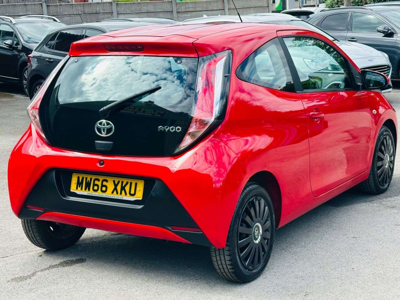A 2017 TOYOTA AYGO 1.0 VVT-i x-play Hatchback 3dr Petrol Manual Euro 6 (68 ps) A 2017 TOYOTA AYGO 1.0 VVT-i x-play Hatchback 3dr Petrol Manual Euro 6 (68 ps)