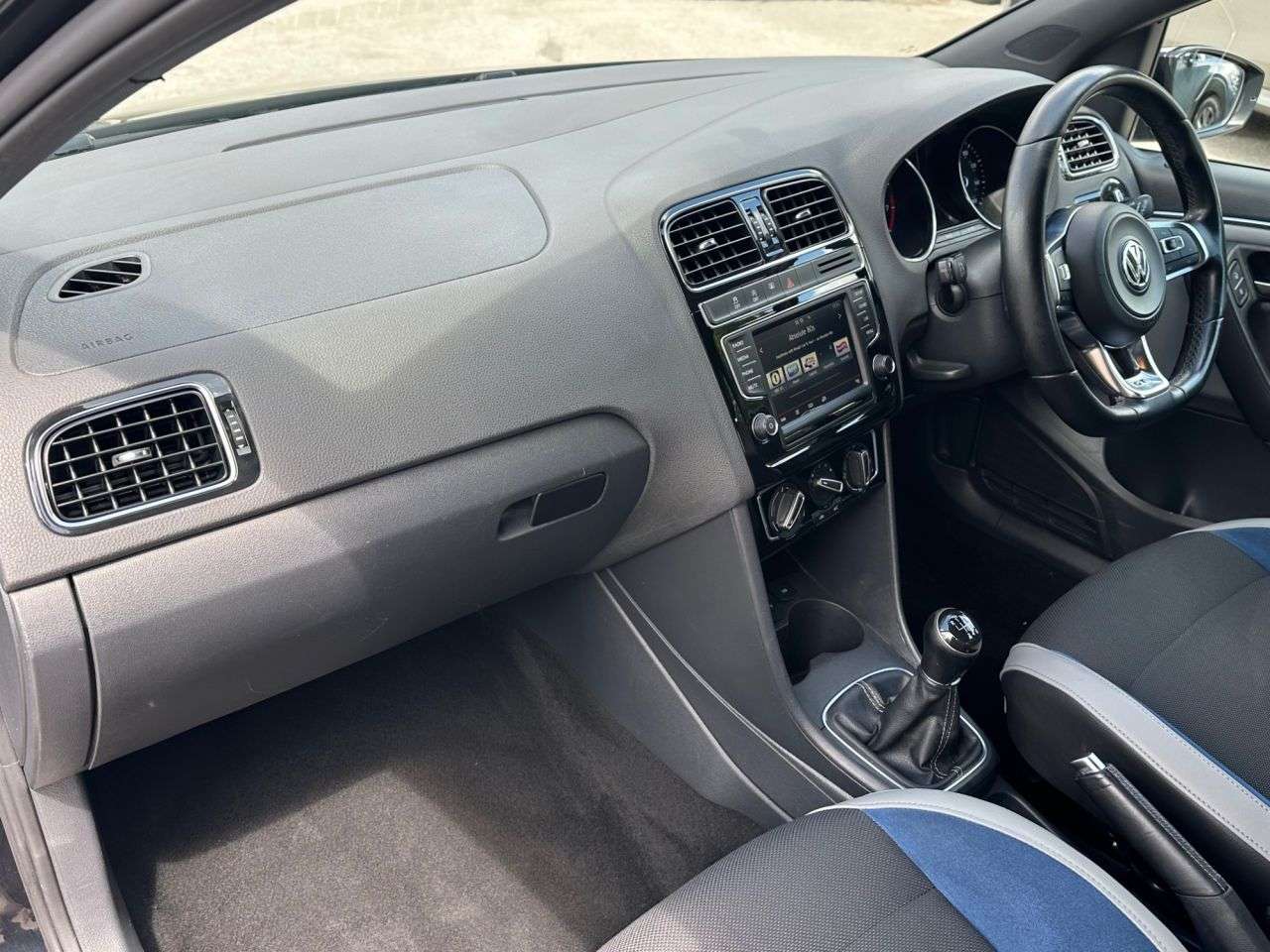 2015 VOLKSWAGEN POLO 2015 VOLKSWAGEN POLO
