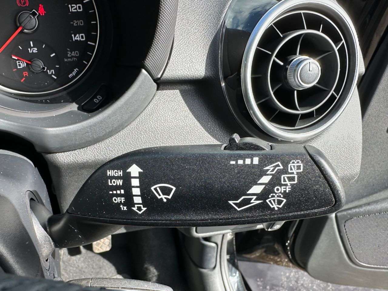 2017 AUDI A1 2017 AUDI A1
