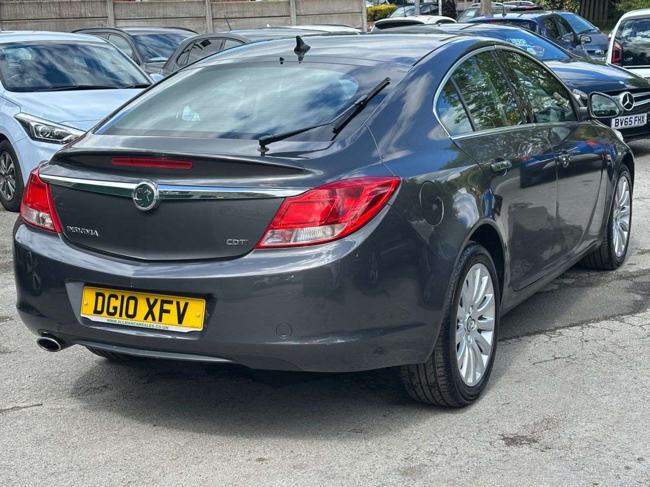 A 2010 VAUXHALL INSIGNIA 2.0 CDTi SE Hatchback 5dr Diesel Auto Euro 5 (130 ps) A 2010 VAUXHALL INSIGNIA 2.0 CDTi SE Hatchback 5dr Diesel Auto Euro 5 (130 ps)