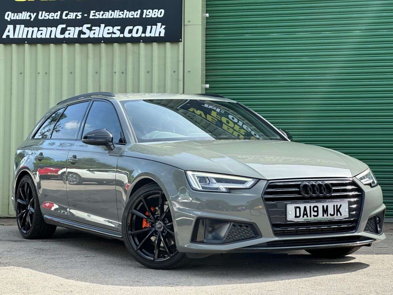 A 2019 AUDI A4 AVANT 2.0 TFSI 35 Black Edition Estate 5dr Petrol S Tronic Euro 6 (s/s) (150 ps) A 2019 AUDI A4 AVANT 2.0 TFSI 35 Black Edition Estate 5dr Petrol S Tronic Euro 6 (s/s) (150 ps)