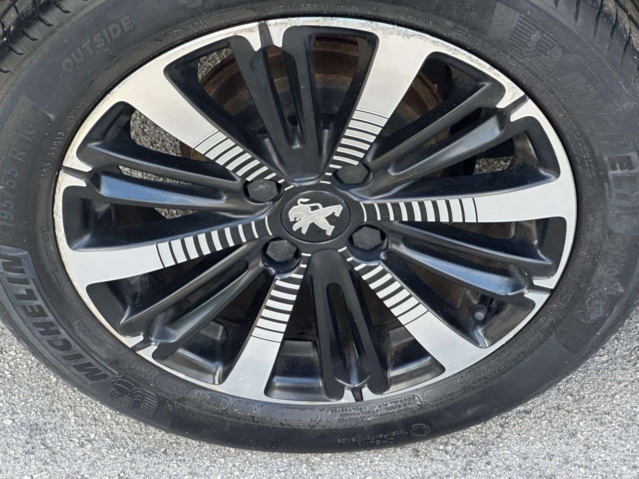 2016 PEUGEOT 208 2016 PEUGEOT 208
