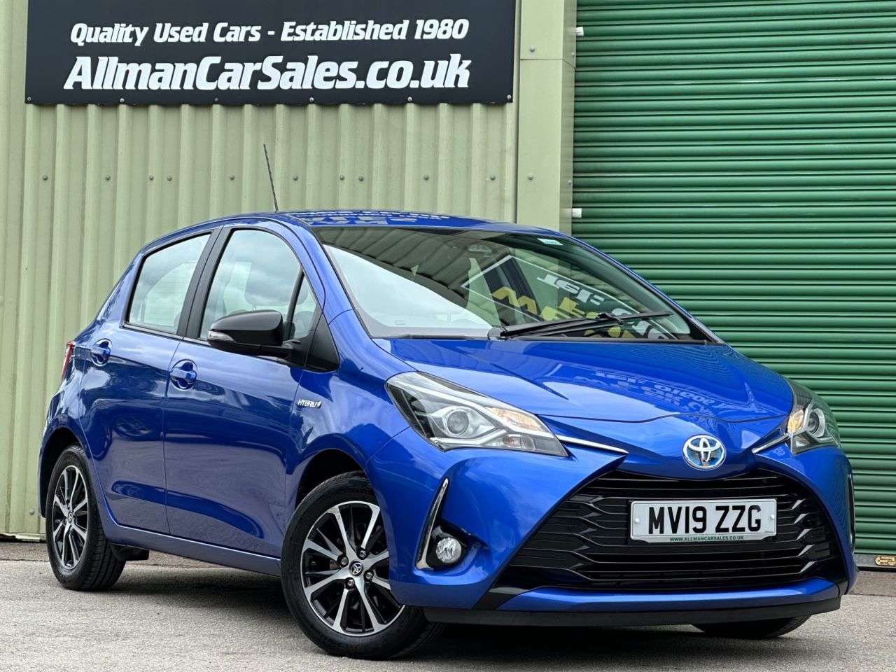 A 2019 TOYOTA YARIS 1.5 VVT-h Icon Tech Hatchback 5dr Petrol Hybrid E-CVT Euro 6 (s/s) (100 ps) A 2019 TOYOTA YARIS 1.5 VVT-h Icon Tech Hatchback 5dr Petrol Hybrid E-CVT Euro 6 (s/s) (100 ps)