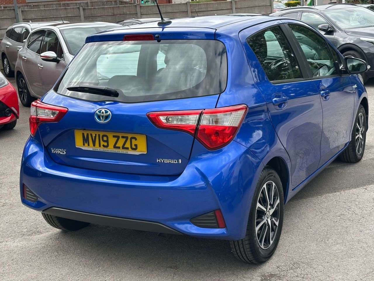 A 2019 TOYOTA YARIS 1.5 VVT-h Icon Tech Hatchback 5dr Petrol Hybrid E-CVT Euro 6 (s/s) (100 ps) A 2019 TOYOTA YARIS 1.5 VVT-h Icon Tech Hatchback 5dr Petrol Hybrid E-CVT Euro 6 (s/s) (100 ps)