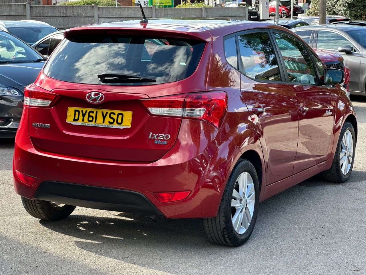 A 2011 HYUNDAI IX20 1.4 CRDi Style Hatchback 5dr Diesel Manual Euro 5 (s/s) (89 bhp) A 2011 HYUNDAI IX20 1.4 CRDi Style Hatchback 5dr Diesel Manual Euro 5 (s/s) (89 bhp)