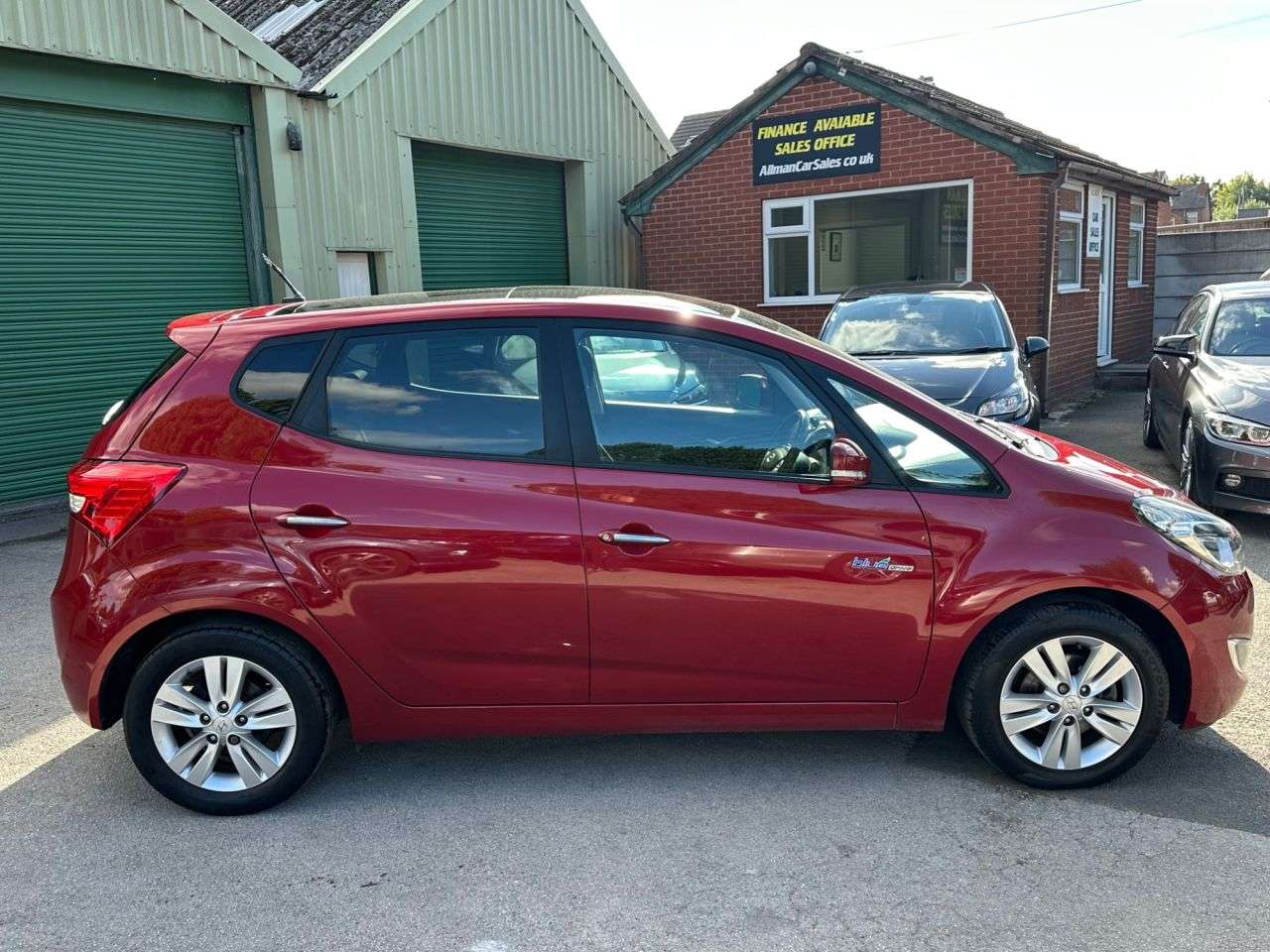A 2011 HYUNDAI IX20 1.4 CRDi Style Hatchback 5dr Diesel Manual Euro 5 (s/s) (89 bhp) A 2011 HYUNDAI IX20 1.4 CRDi Style Hatchback 5dr Diesel Manual Euro 5 (s/s) (89 bhp)