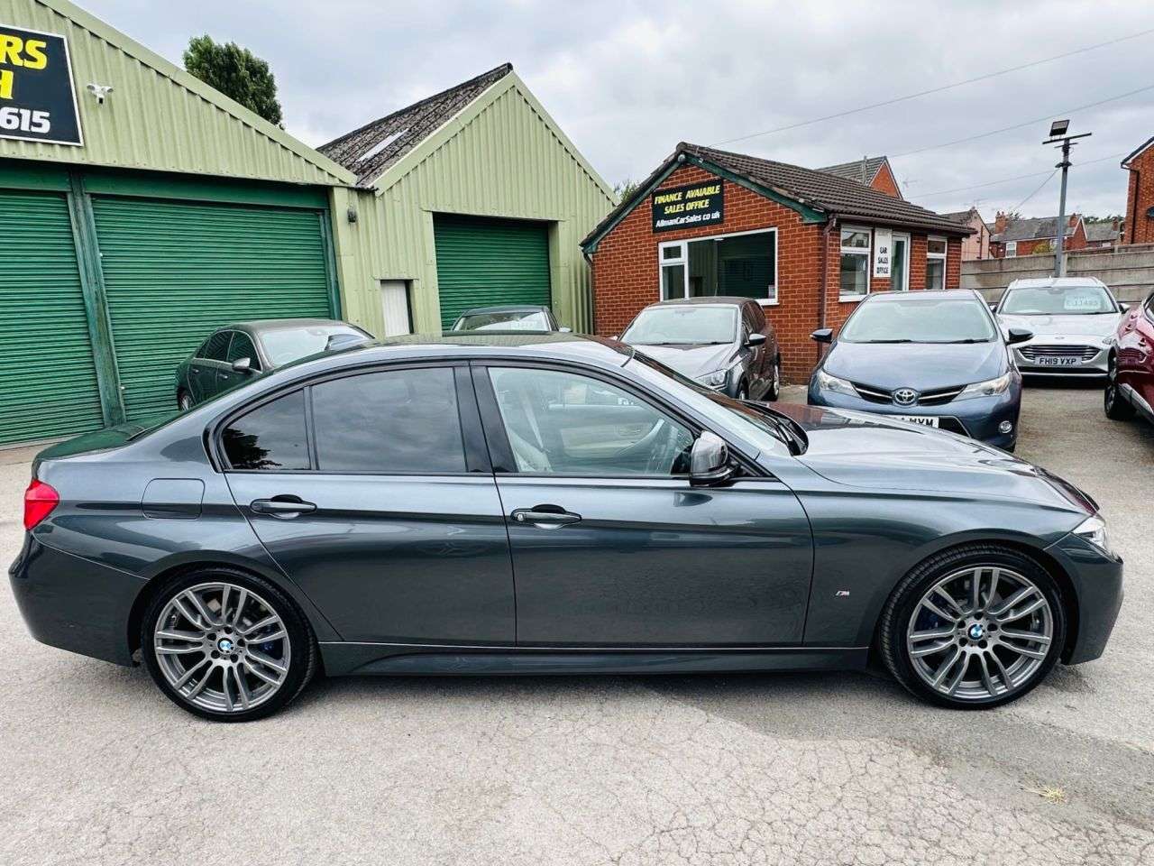 A 2017 BMW 3 SERIES 2.0 330e 7.6kWh M Sport Saloon 4dr Petrol Plug-in Hybrid Auto Euro 6 (s/s) A 2017 BMW 3 SERIES 2.0 330e 7.6kWh M Sport Saloon 4dr Petrol Plug-in Hybrid Auto Euro 6 (s/s)