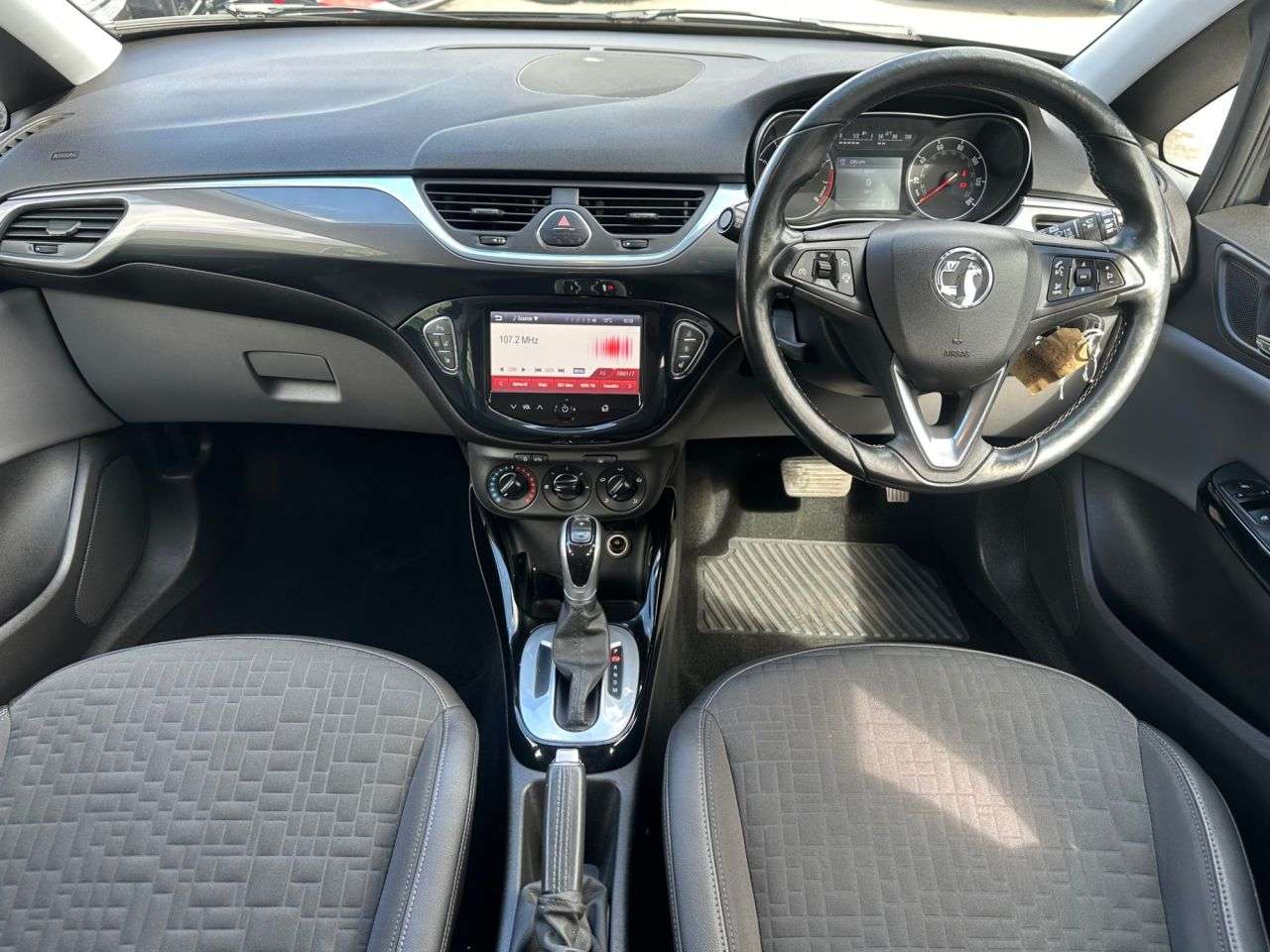 A 2015 VAUXHALL CORSA 1.4i SE Hatchback 5dr Petrol Auto Euro 6 (90 ps) A 2015 VAUXHALL CORSA 1.4i SE Hatchback 5dr Petrol Auto Euro 6 (90 ps)