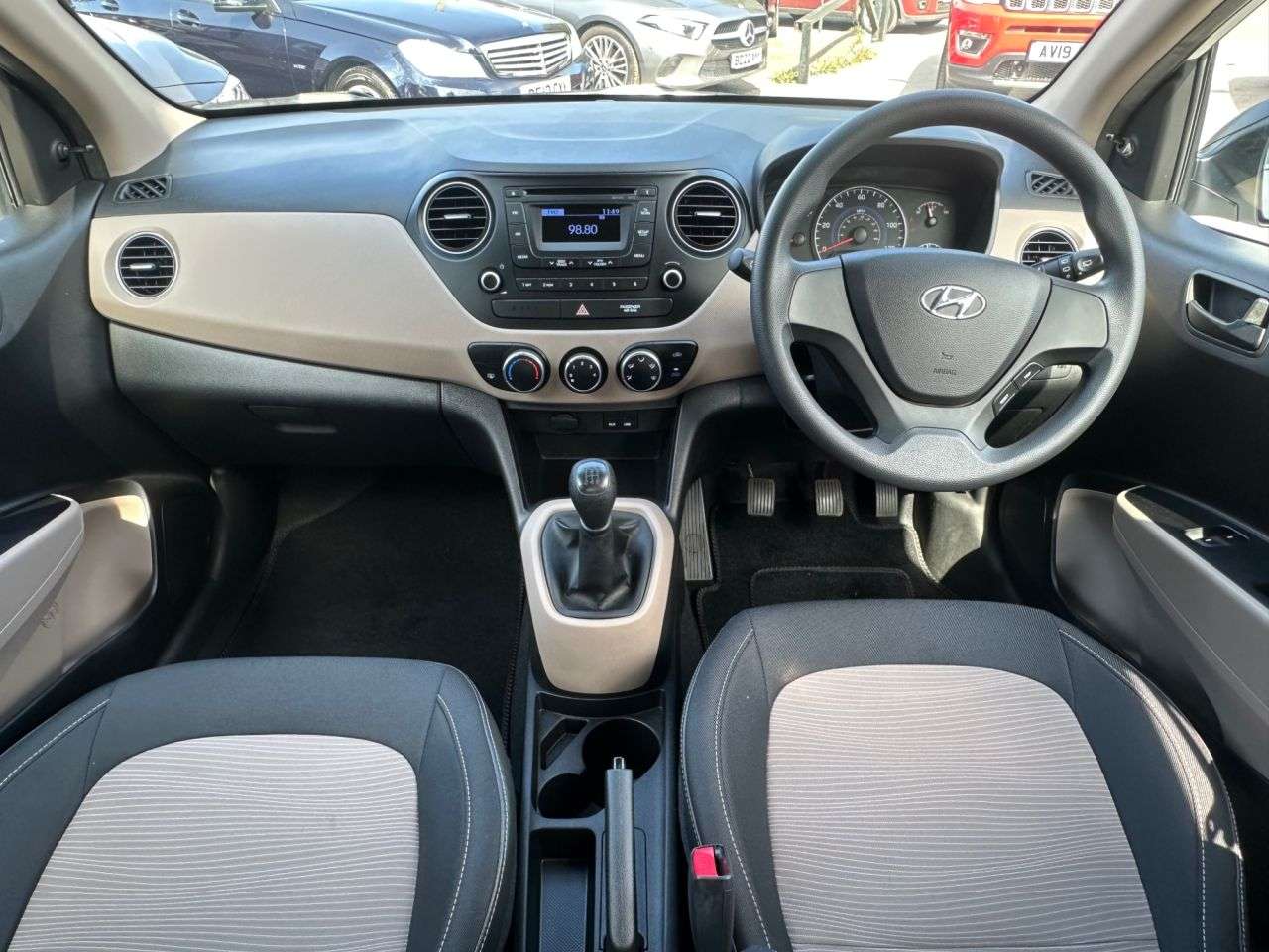 A 2015 HYUNDAI I10 1.0 S Hatchback 5dr Petrol Manual Euro 5 (66 ps) A 2015 HYUNDAI I10 1.0 S Hatchback 5dr Petrol Manual Euro 5 (66 ps)