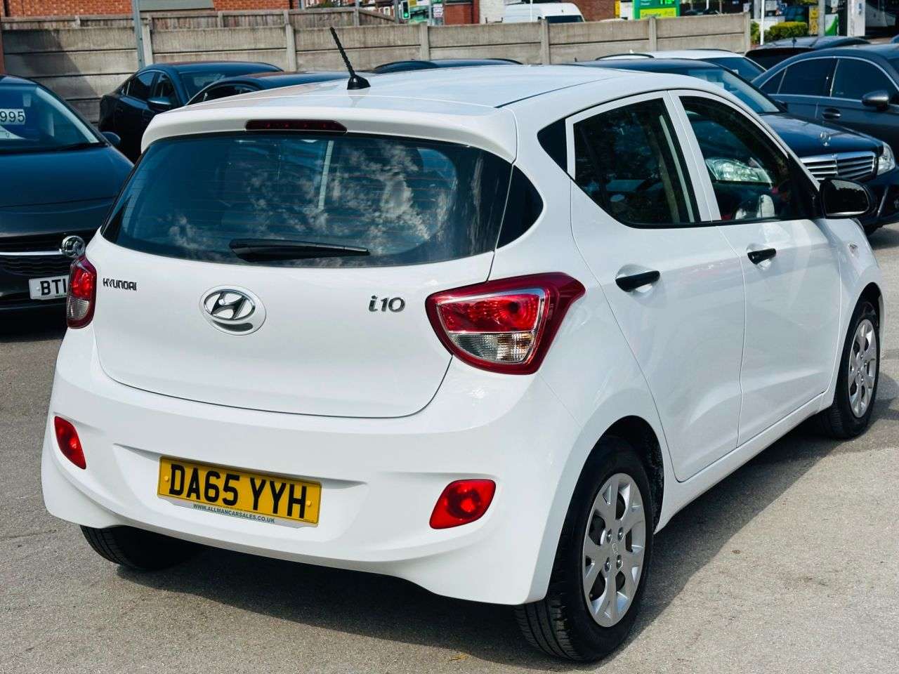 A 2015 HYUNDAI I10 1.0 S Hatchback 5dr Petrol Manual Euro 5 (66 ps) A 2015 HYUNDAI I10 1.0 S Hatchback 5dr Petrol Manual Euro 5 (66 ps)