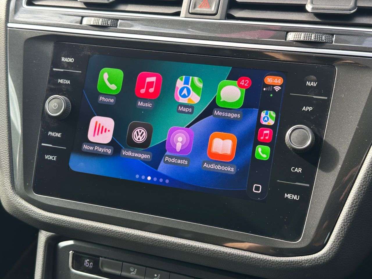 A 2018 VOLKSWAGEN TIGUAN 1.4 TSI SE Navigation SUV 5dr Petrol Manual Euro 6 (s/s) (125 ps) A 2018 VOLKSWAGEN TIGUAN 1.4 TSI SE Navigation SUV 5dr Petrol Manual Euro 6 (s/s) (125 ps)