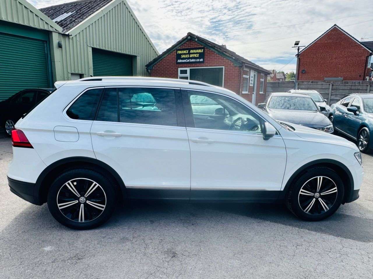 2018 VOLKSWAGEN TIGUAN 2018 VOLKSWAGEN TIGUAN