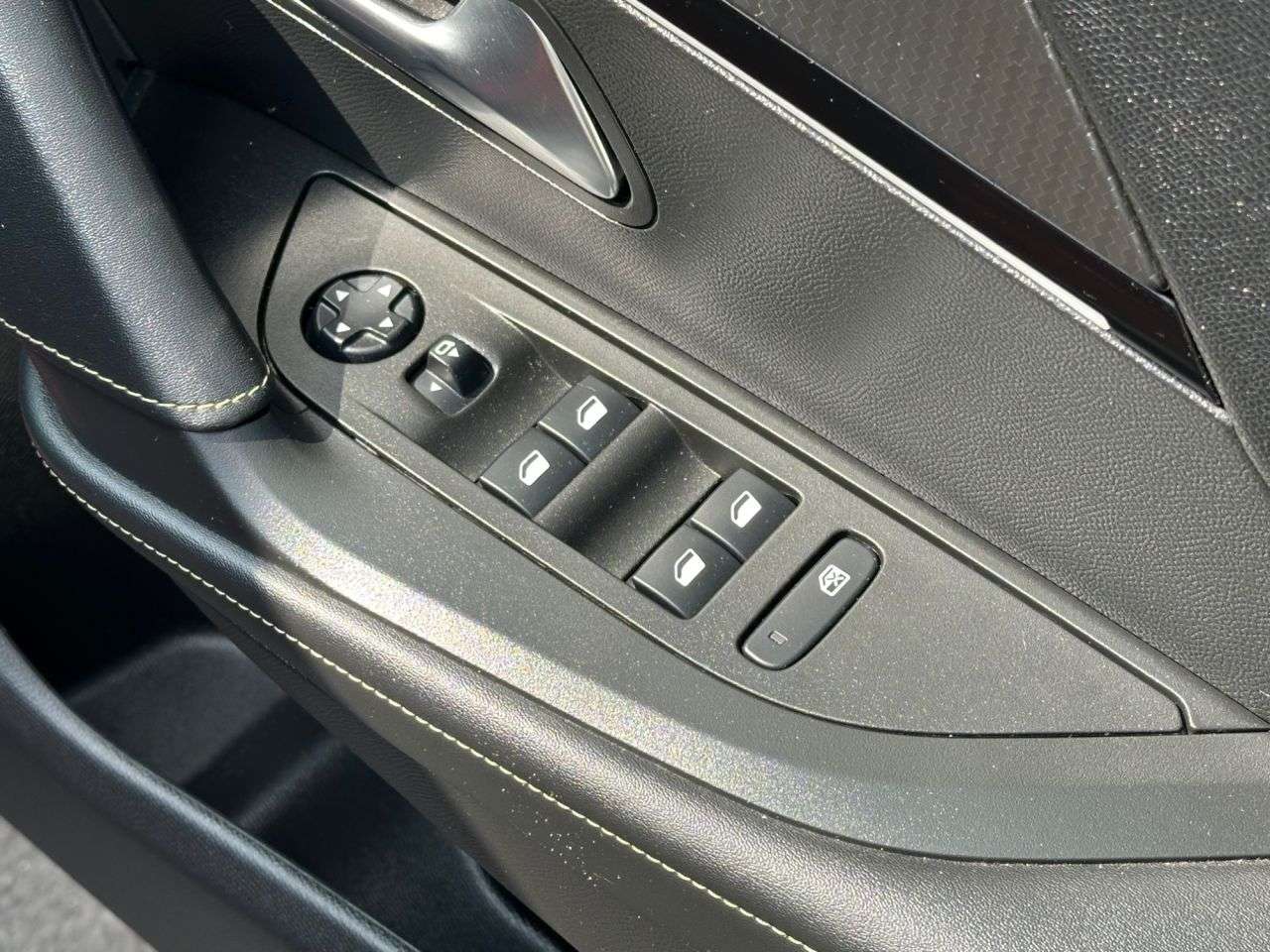 2021 PEUGEOT 2008 2021 PEUGEOT 2008