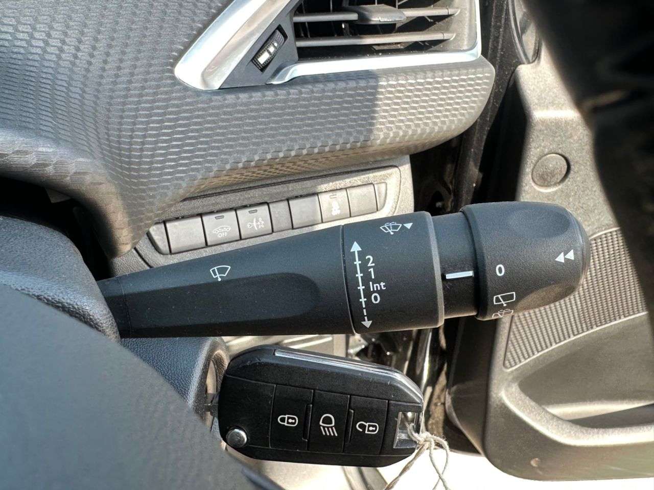 2016 PEUGEOT 2008 2016 PEUGEOT 2008