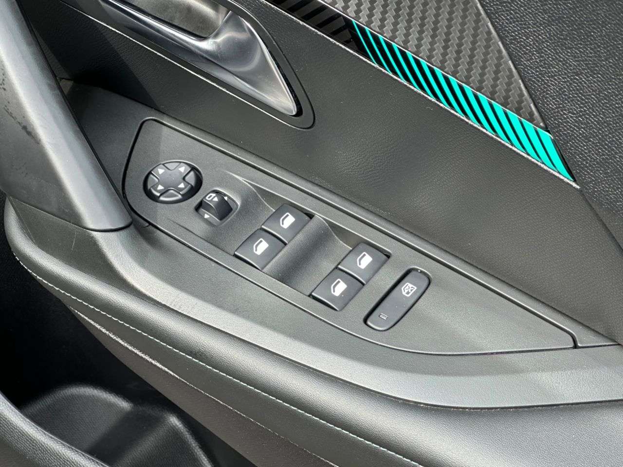 2021 PEUGEOT 2008 2021 PEUGEOT 2008