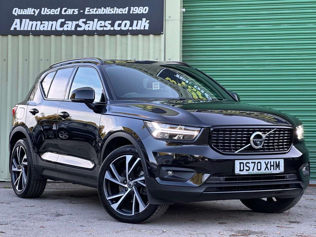 A 2020 VOLVO XC40 2.0 B4 MHEV R-Design Pro SUV 5dr Petrol Hybrid Auto Euro 6 (s/s) (197 ps) A 2020 VOLVO XC40 2.0 B4 MHEV R-Design Pro SUV 5dr Petrol Hybrid Auto Euro 6 (s/s) (197 ps)