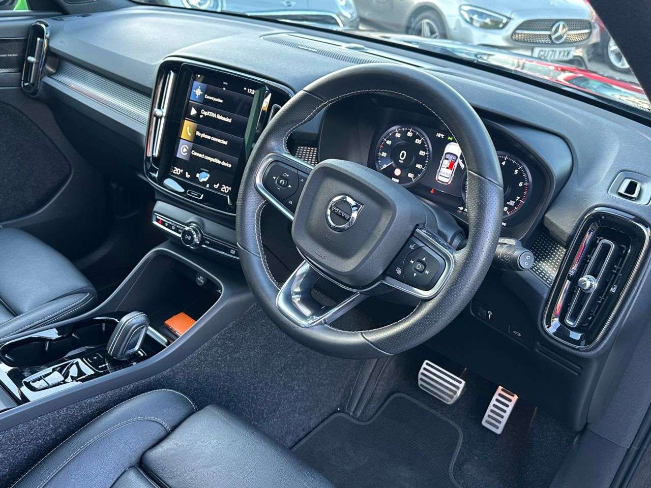 A 2020 VOLVO XC40 2.0 B4 MHEV R-Design Pro SUV 5dr Petrol Hybrid Auto Euro 6 (s/s) (197 ps) A 2020 VOLVO XC40 2.0 B4 MHEV R-Design Pro SUV 5dr Petrol Hybrid Auto Euro 6 (s/s) (197 ps)