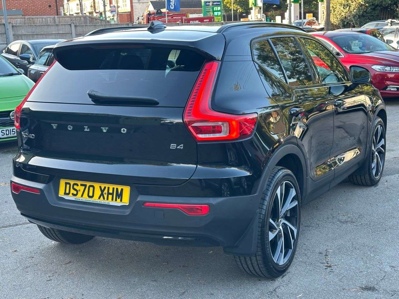 A 2020 VOLVO XC40 2.0 B4 MHEV R-Design Pro SUV 5dr Petrol Hybrid Auto Euro 6 (s/s) (197 ps) A 2020 VOLVO XC40 2.0 B4 MHEV R-Design Pro SUV 5dr Petrol Hybrid Auto Euro 6 (s/s) (197 ps)