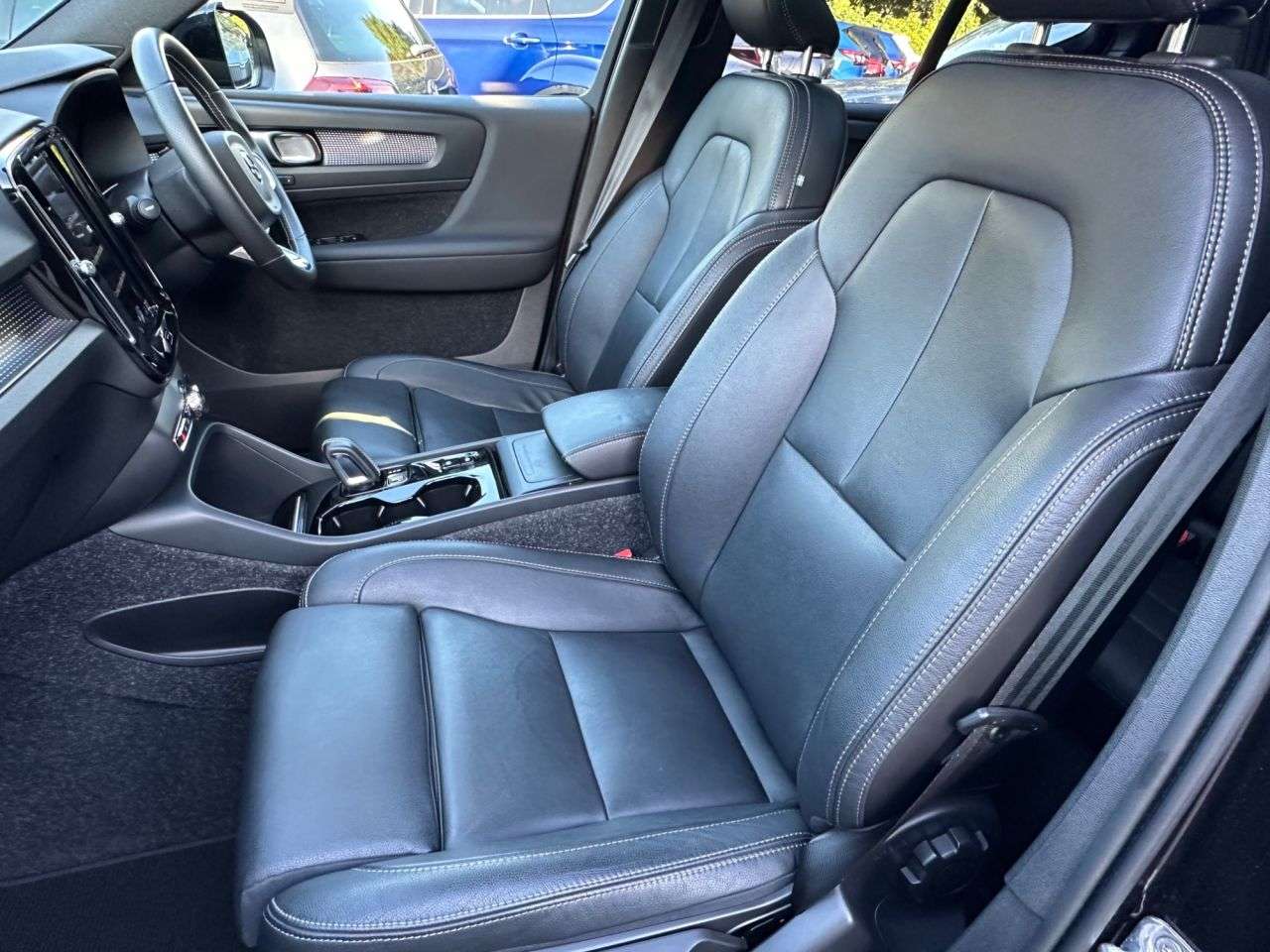 2020 VOLVO XC40 2020 VOLVO XC40