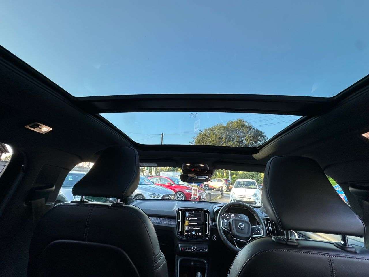 2020 VOLVO XC40 2020 VOLVO XC40