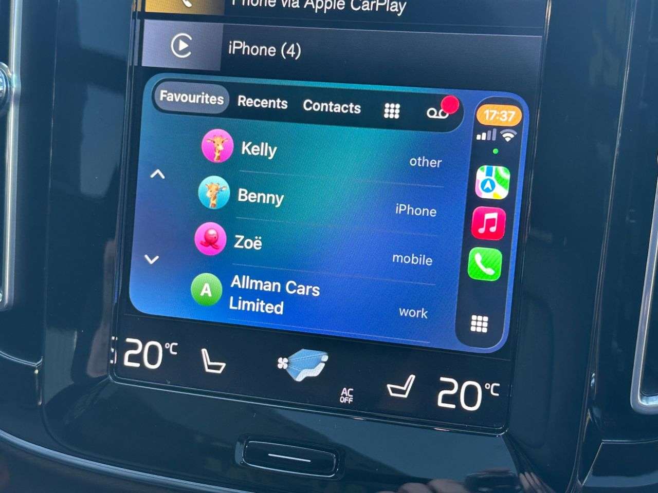 2020 VOLVO XC40 2020 VOLVO XC40