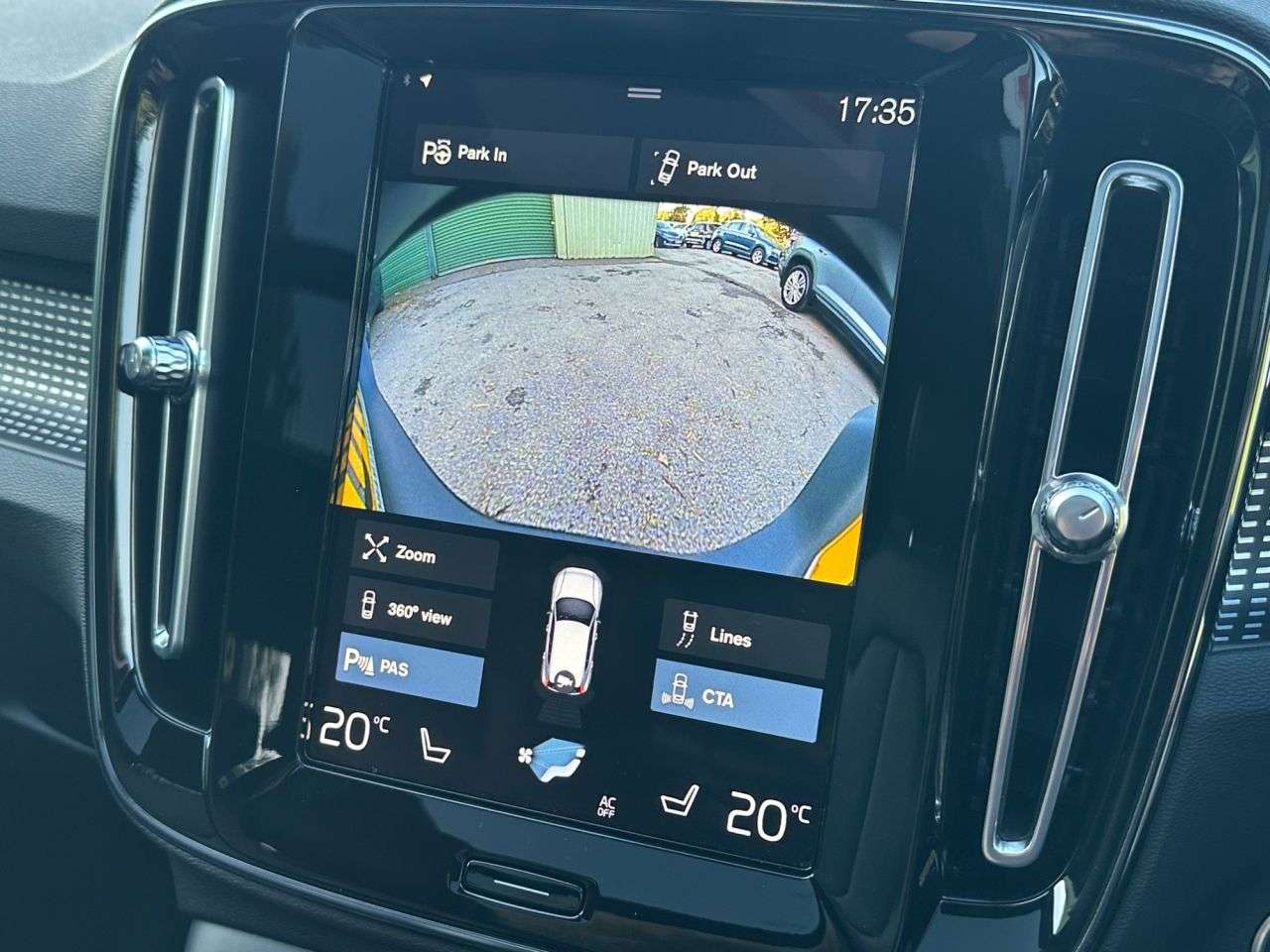 2020 VOLVO XC40 2020 VOLVO XC40