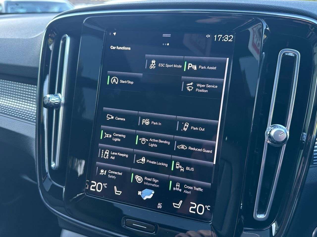 2020 VOLVO XC40 2020 VOLVO XC40