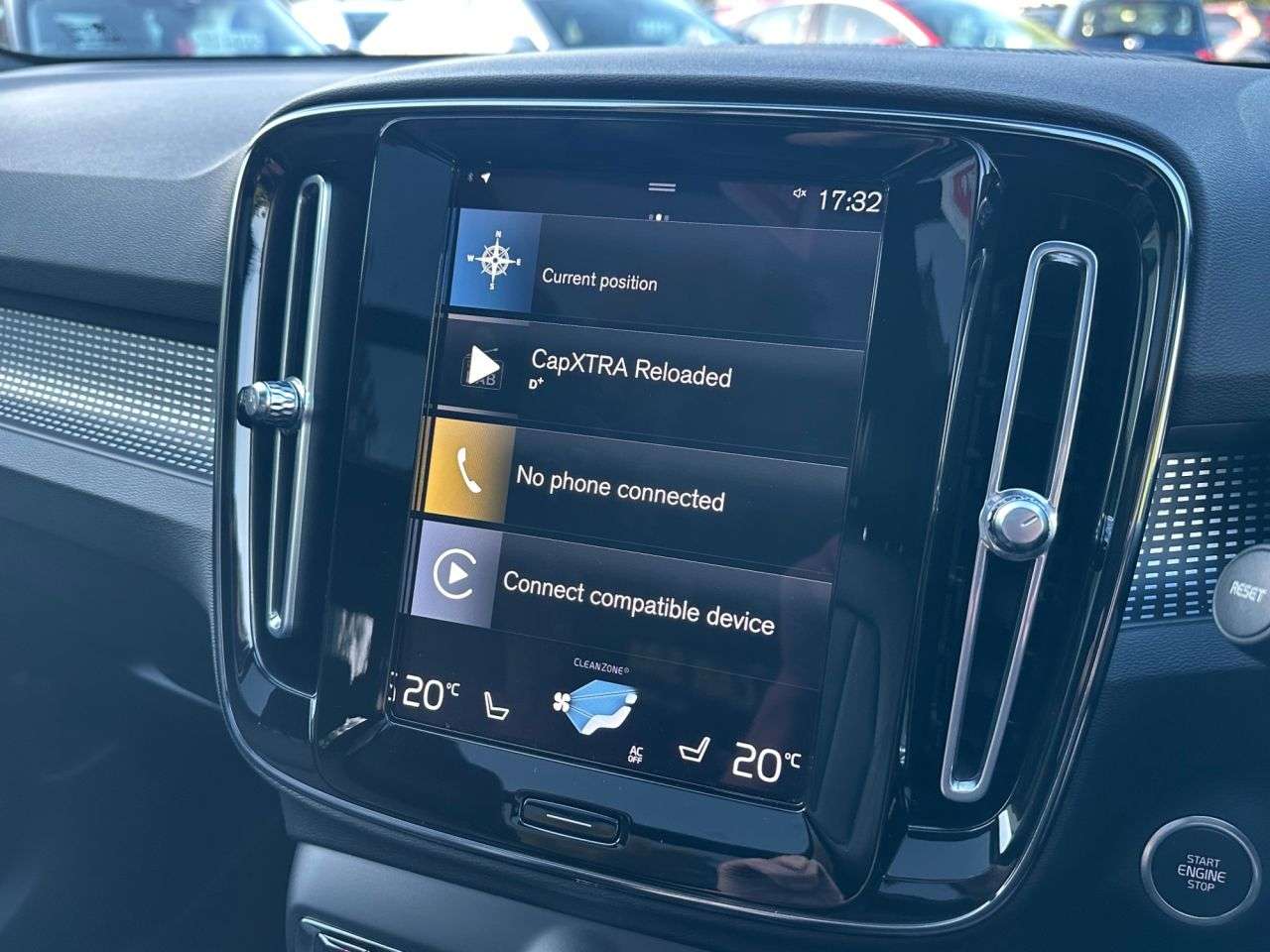 2020 VOLVO XC40 2020 VOLVO XC40