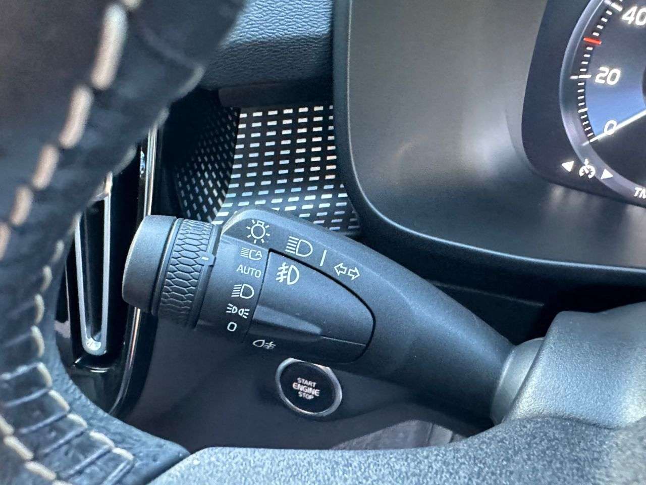 2020 VOLVO XC40 2020 VOLVO XC40