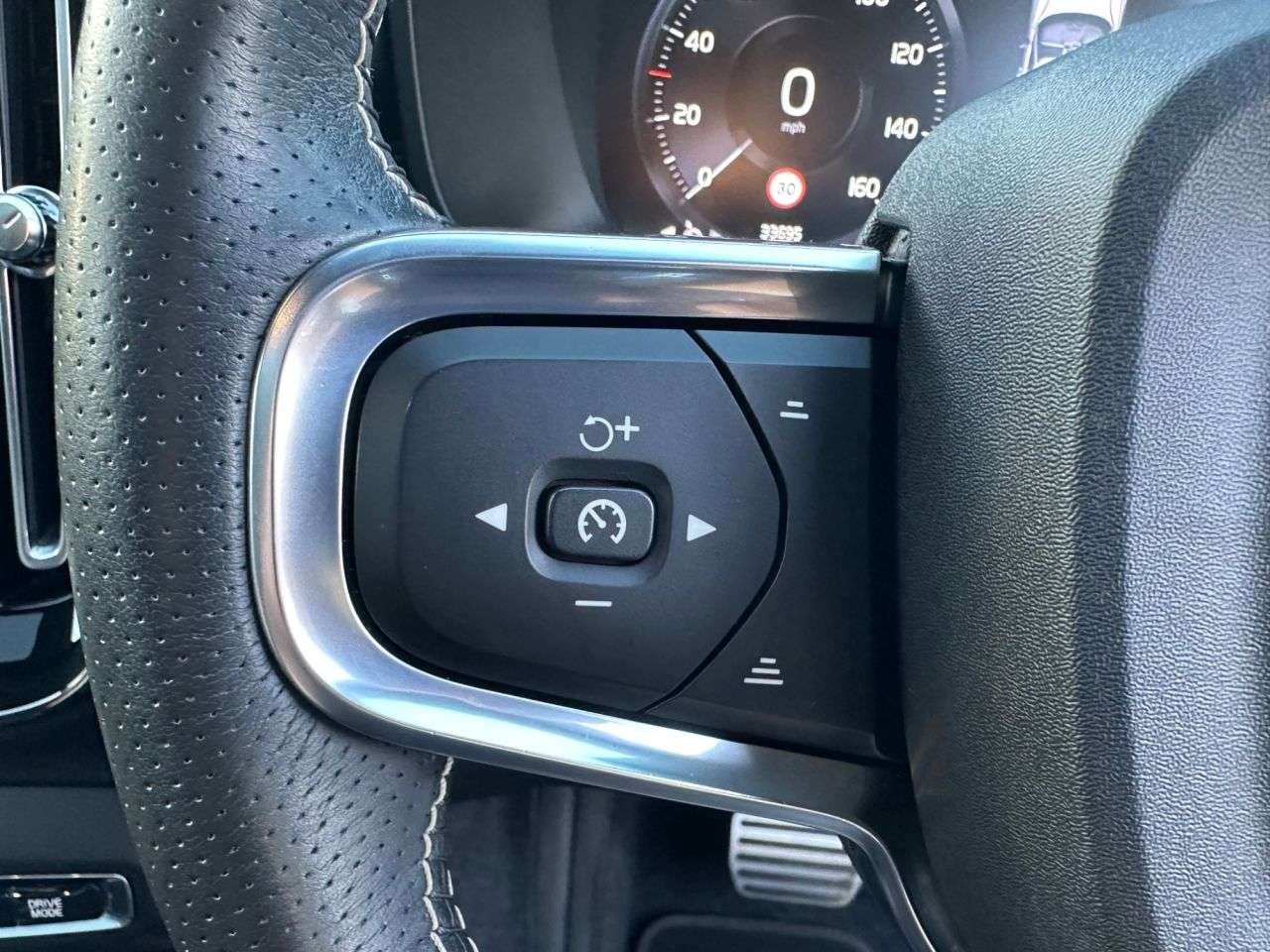 2020 VOLVO XC40 2020 VOLVO XC40