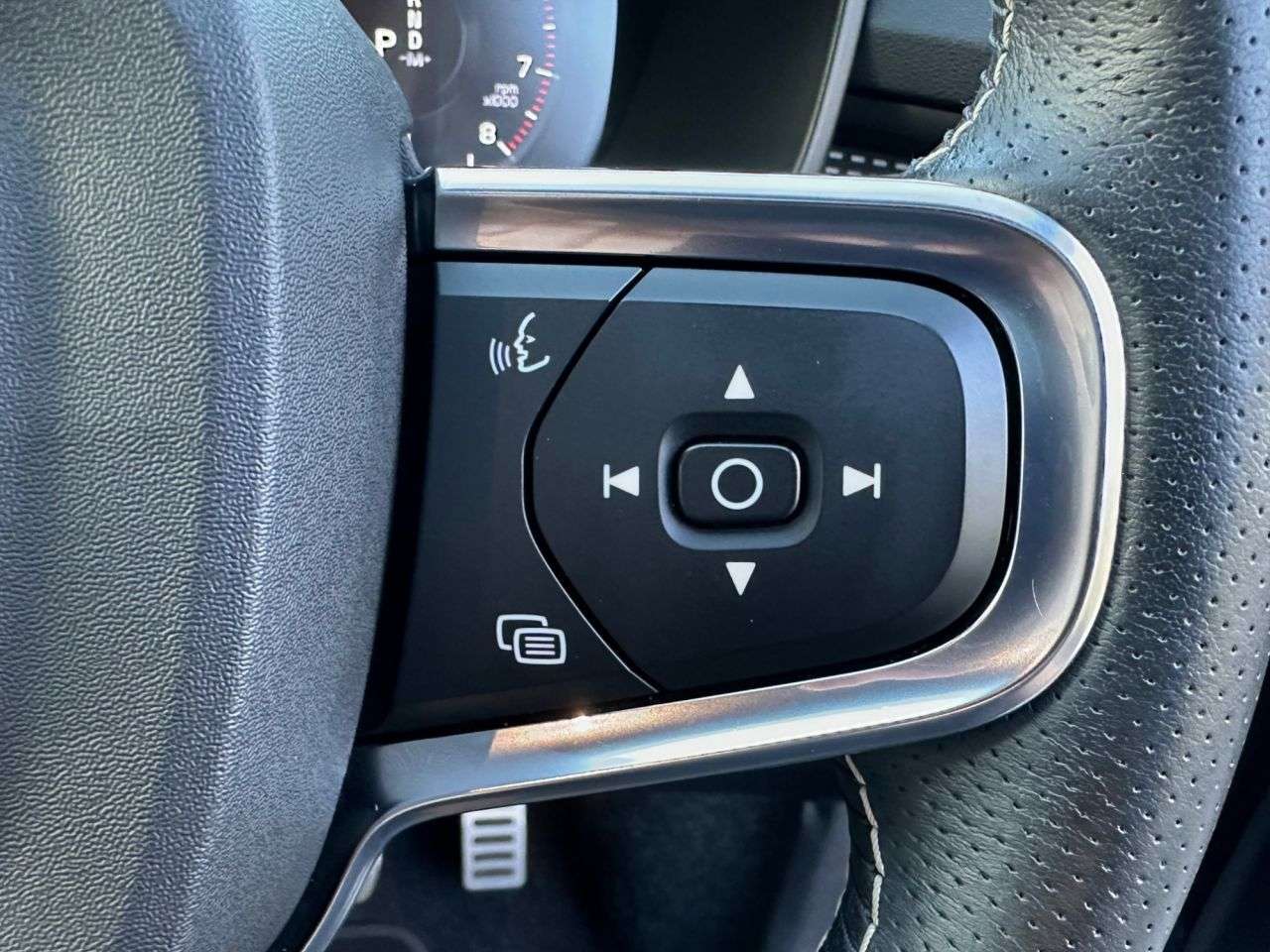 2020 VOLVO XC40 2020 VOLVO XC40