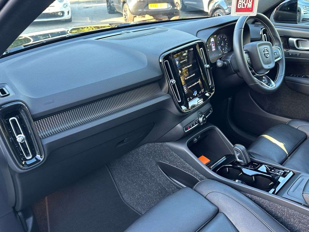 2020 VOLVO XC40 2020 VOLVO XC40