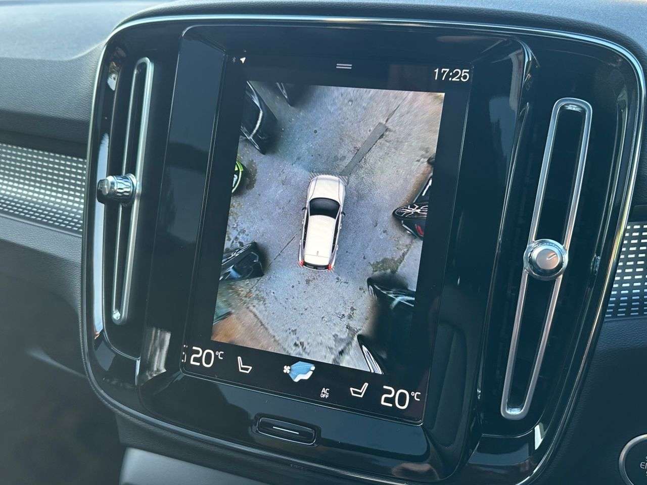 2020 VOLVO XC40 2020 VOLVO XC40