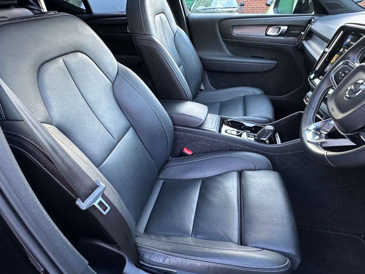 2020 VOLVO XC40 2020 VOLVO XC40