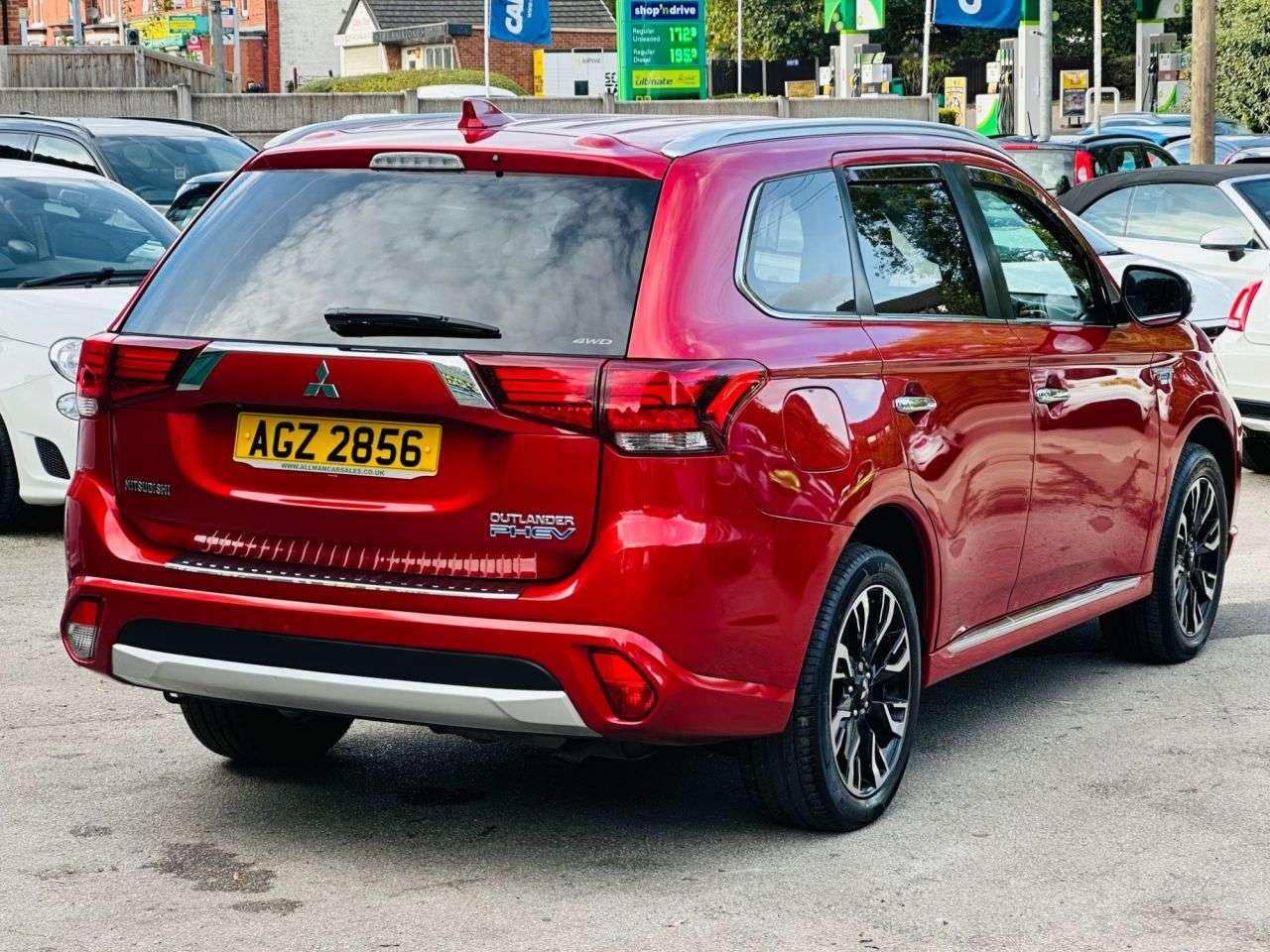 A 2015 MITSUBISHI OUTLANDER 2.0h 12kWh GX4h SUV 5dr Petrol Plug-in Hybrid CVT 4WD Euro 6 (s/s) (200 ps) A 2015 MITSUBISHI OUTLANDER 2.0h 12kWh GX4h SUV 5dr Petrol Plug-in Hybrid CVT 4WD Euro 6 (s/s) (200 ps)