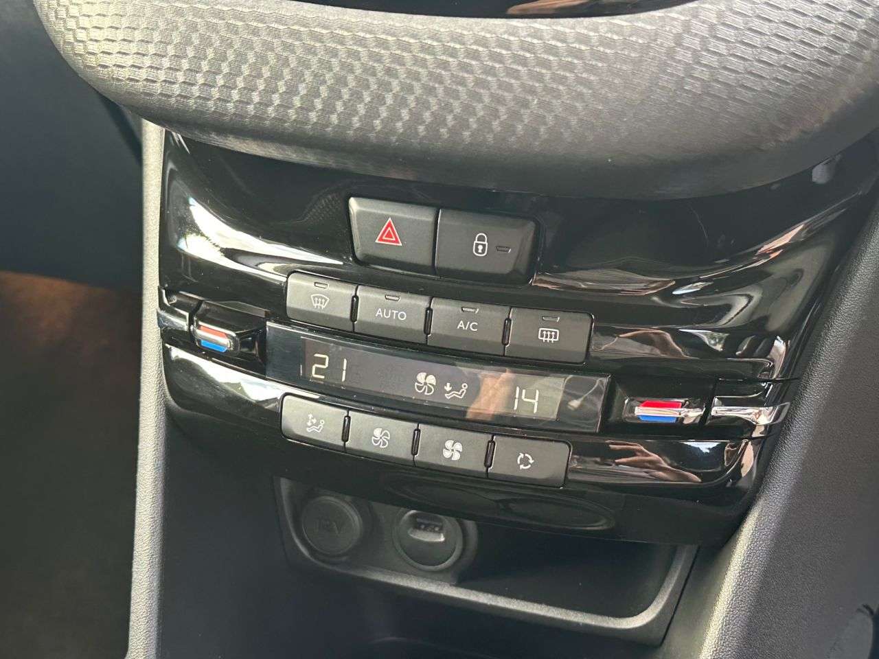 2019 PEUGEOT 208 2019 PEUGEOT 208